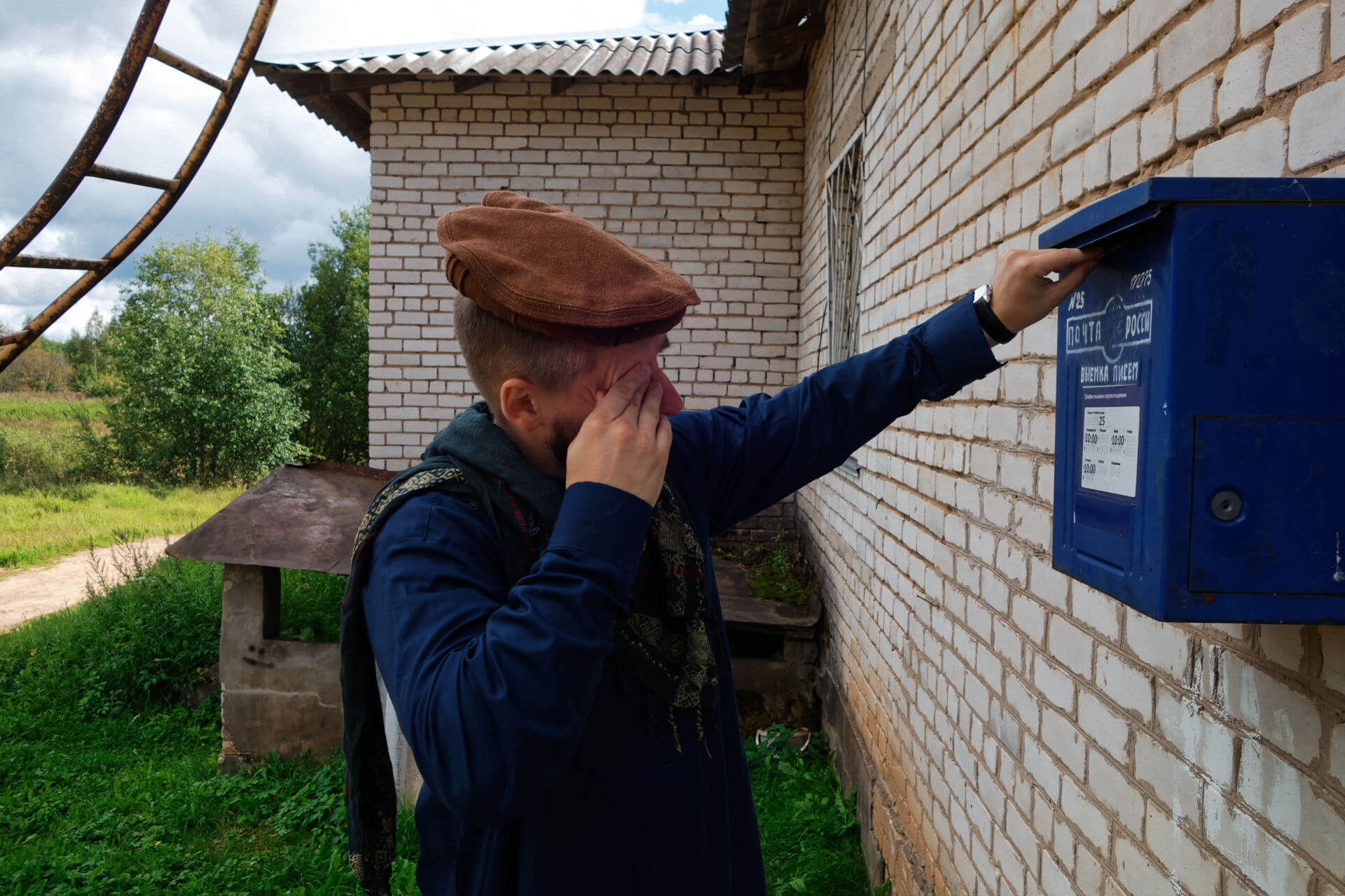 Но нет-нет, да и промелькнёт слеза при воспоминаниях о родине. Письмо в родные края. 